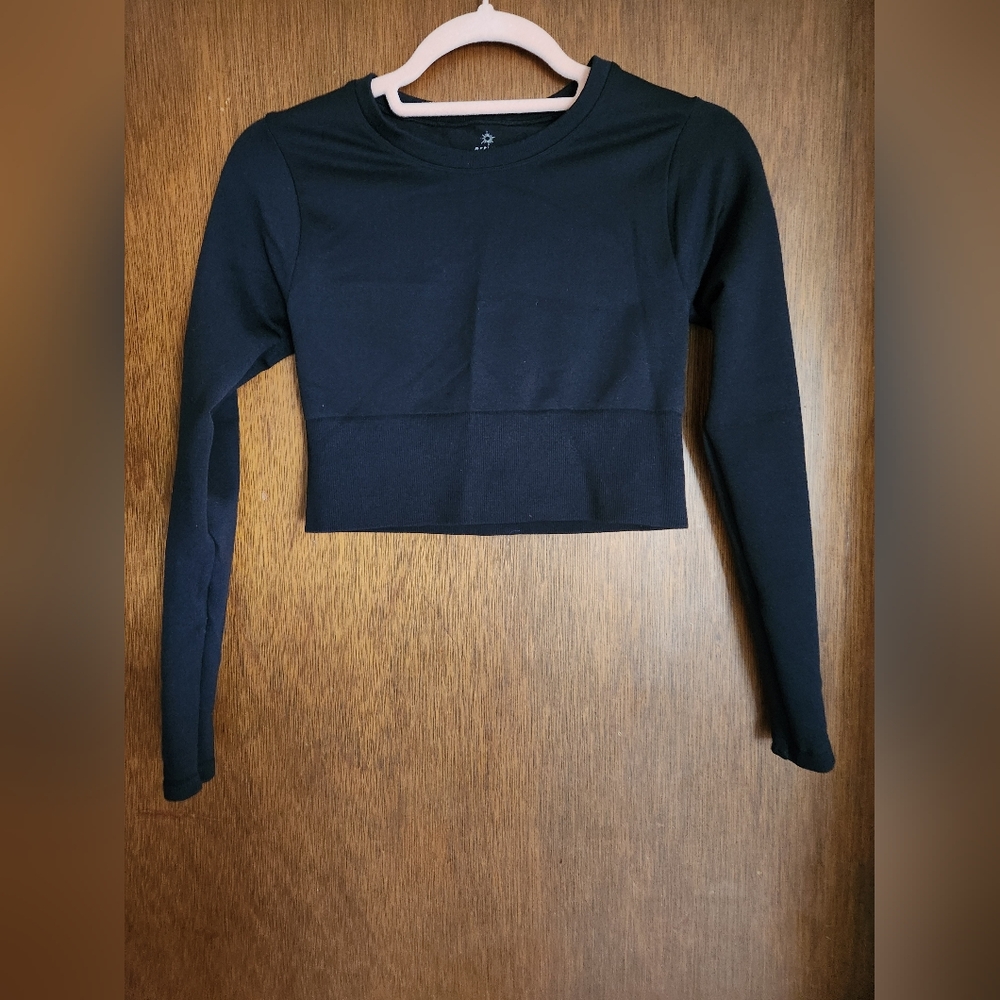 Womens cropped long sleeve